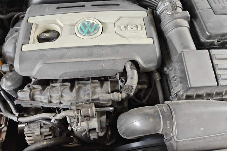 Used Volkswagen Passat 2014 1.8TSI DSG Prestige Navigation Edition Engine Bay