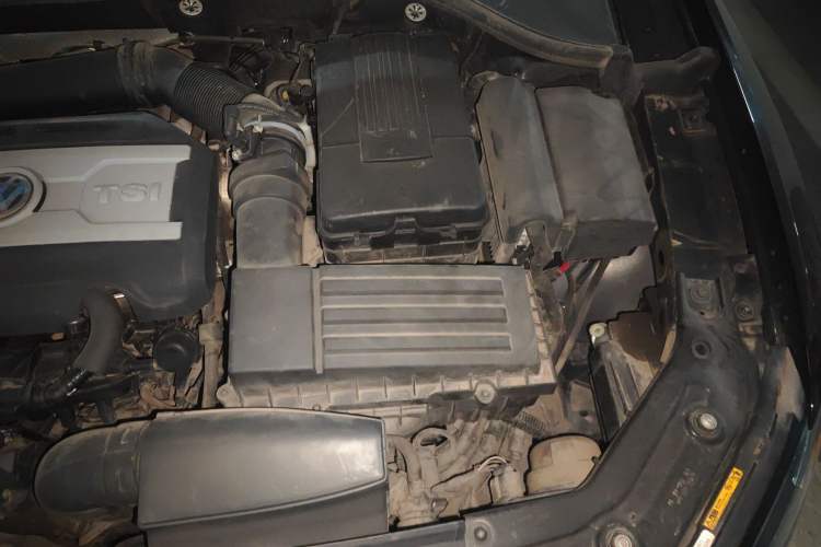 Used Volkswagen Passat 2014 1.8TSI DSG Prestige Navigation Edition Engine Bay Left