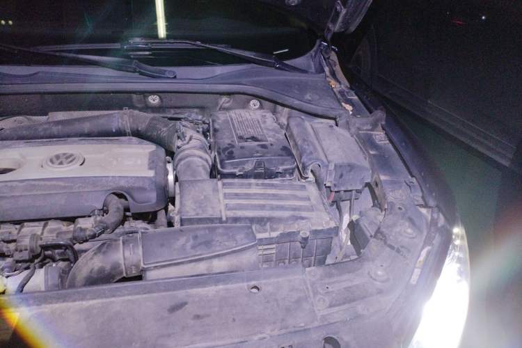 Used Volkswagen Passat 2014 1.8TSI DSG Prestige Edition Engine Bay Left