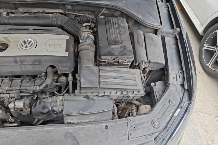 Used Volkswagen Passat 2014 1.8TSI DSG Prestige Edition Engine Bay Left