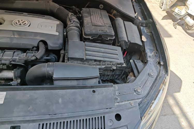 Used Volkswagen Passat 2014 1.8TSI DSG Prestige Navigation Edition Engine Bay Left