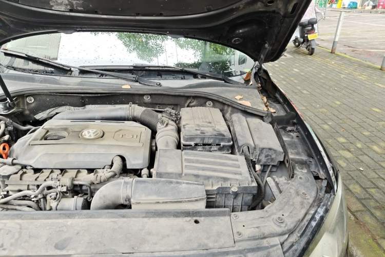 Used Volkswagen Passat 2014 1.8TSI DSG Prestige Edition Engine Bay Left