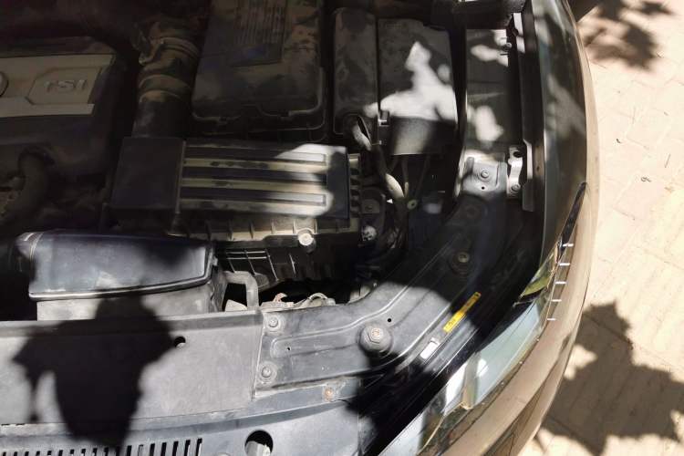 Used Volkswagen Passat 2014 1.8TSI DSG Prestige Edition Engine Bay Left