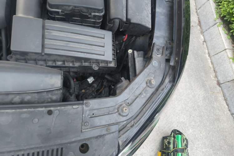 Used Volkswagen Passat 2014 1.8TSI DSG Prestige Edition Engine Bay Left