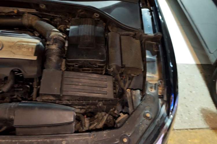 Used Volkswagen Passat 2014 1.8TSI DSG Prestige Edition Engine Bay Left
