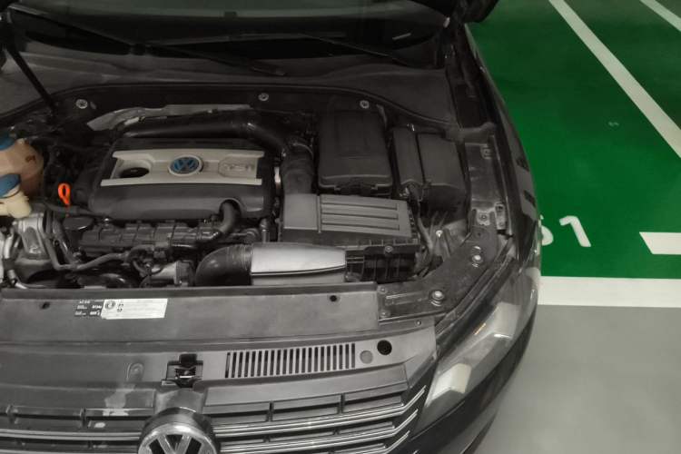 Used Volkswagen Passat 2014 1.8TSI DSG Prestige Edition Engine Bay Left