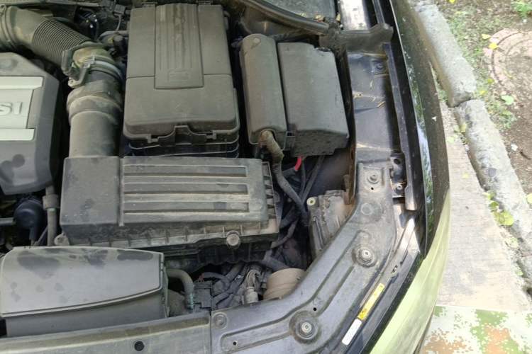 Used Volkswagen Passat 2014 1.8TSI DSG Prestige Edition Engine Bay Left