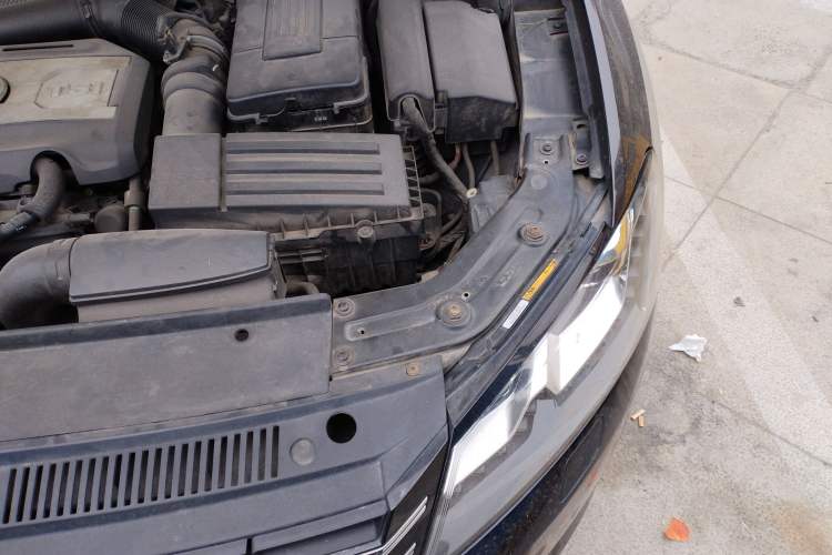 Used Volkswagen Passat 2014 1.8TSI DSG Prestige Edition Engine Bay Left