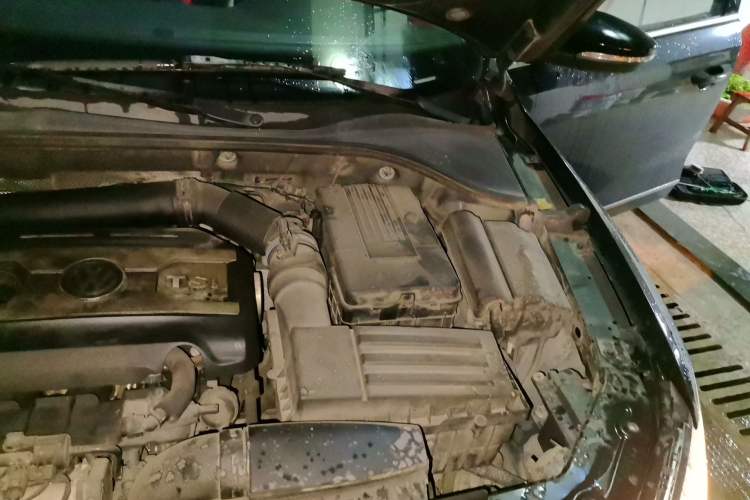 Used Volkswagen Passat 2014 1.8TSI DSG Prestige Edition Engine Bay Left