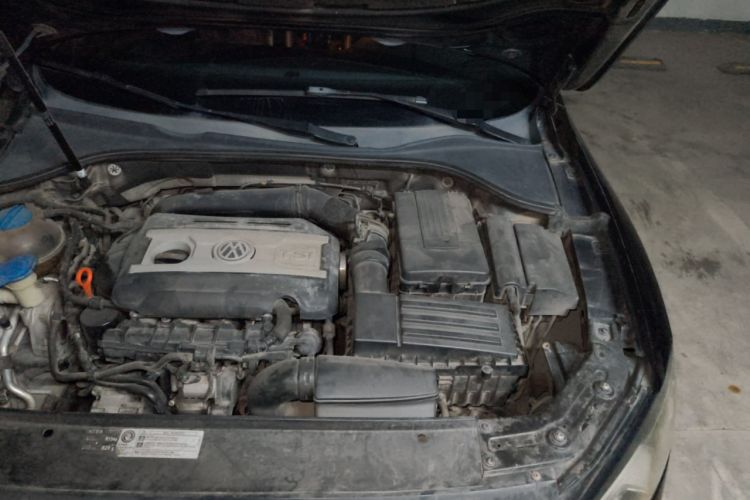 Used Volkswagen Passat 2014 1.8TSI DSG Prestige Edition Engine Bay Left