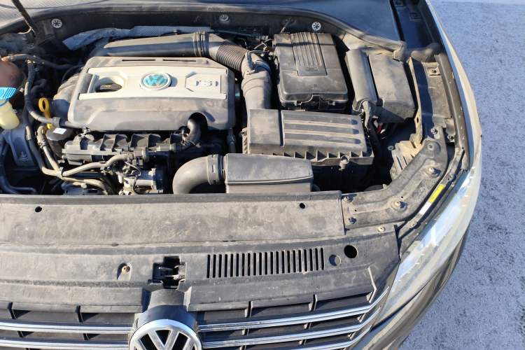 Used Volkswagen Passat 2014 1.8TSI DSG 30th Anniversary Edition Engine Bay Left