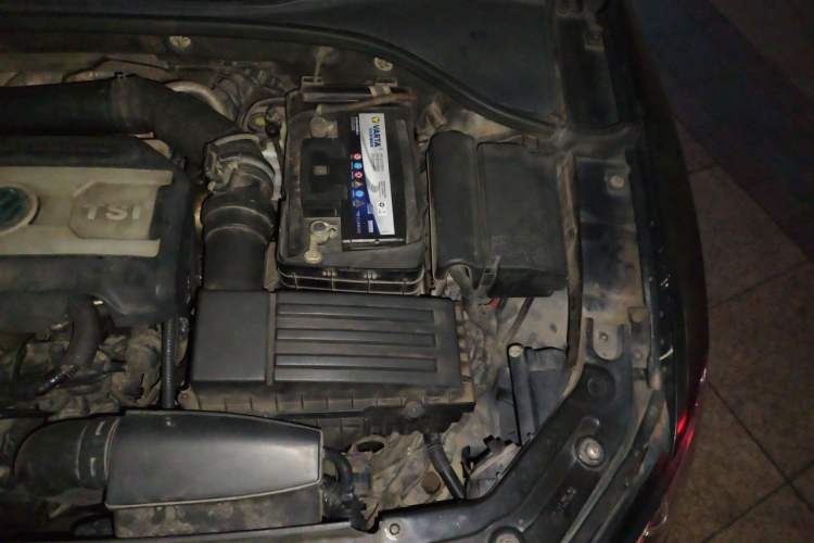 Used Volkswagen Passat 2014 1.8TSI DSG Prestige Navigation Edition Engine Bay Left