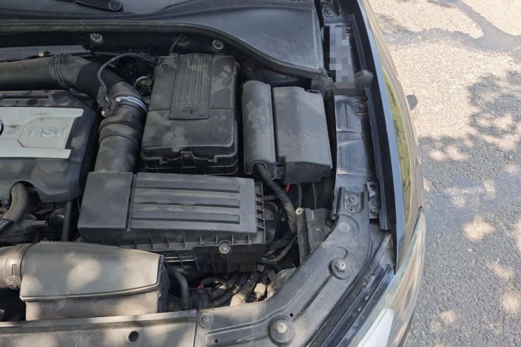 Used Volkswagen Passat 2014 1.8TSI DSG Prestige Edition Engine Bay Left