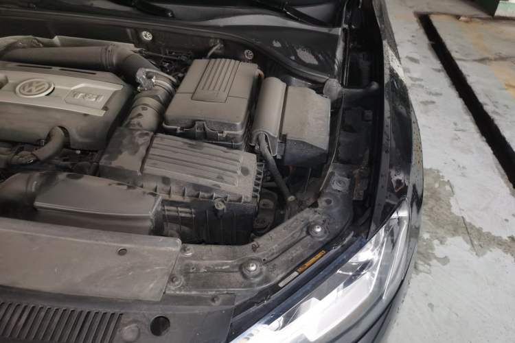 Used Volkswagen Passat 2014 1.8TSI DSG Prestige Edition Engine Bay Left
