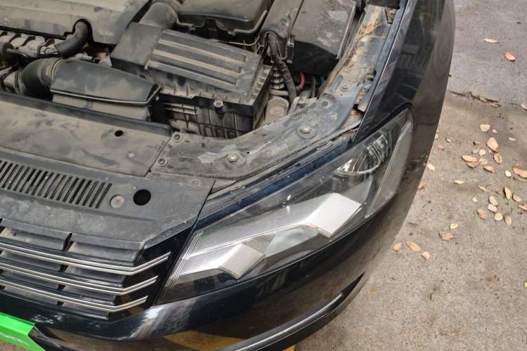 Used Volkswagen Passat 2014 1.8TSI DSG Prestige Edition Engine Bay Left