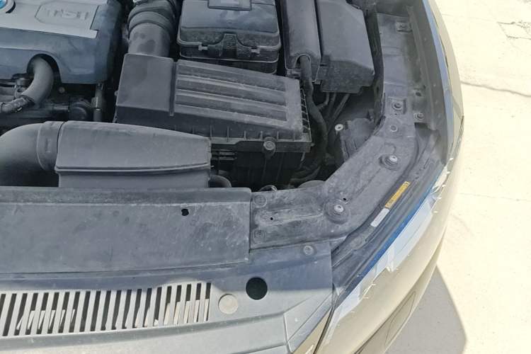 Used Volkswagen Passat 2014 1.8TSI DSG Prestige Navigation Edition Engine Bay Left