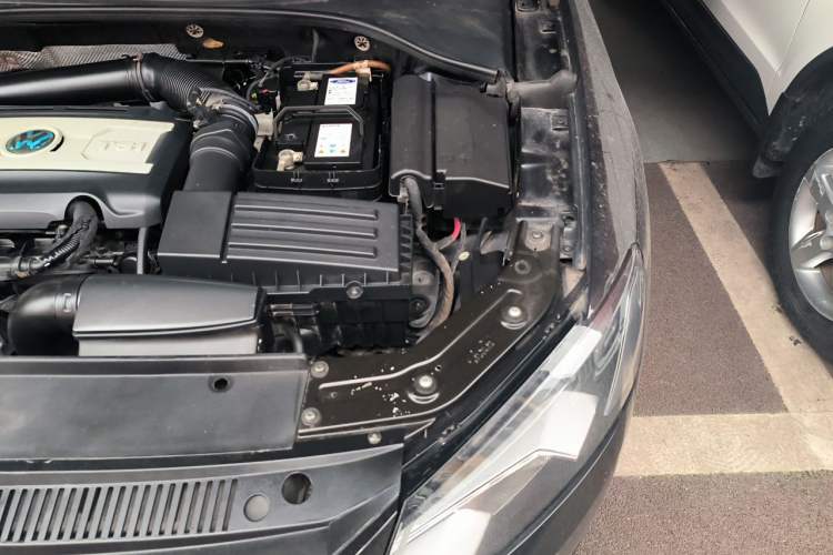 Used Volkswagen Passat 2014 1.8TSI DSG Prestige Edition Engine Bay Left