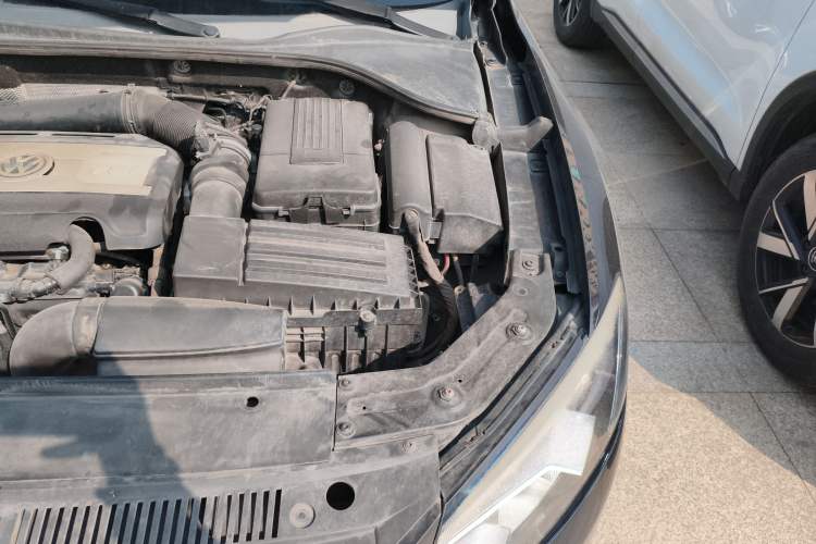 Used Volkswagen Passat 2014 1.8TSI DSG Prestige Edition Engine Bay Left