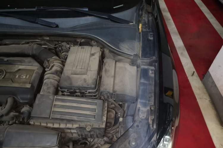 Used Volkswagen Passat 2014 1.8TSI DSG Prestige Navigation Edition Engine Bay Left