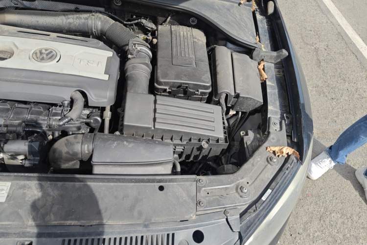 Used Volkswagen Passat 2014 1.8TSI DSG Prestige Edition Engine Bay Left