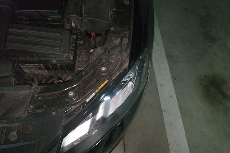 Used Volkswagen Passat 2014 1.8TSI DSG Prestige Edition Engine Bay Left