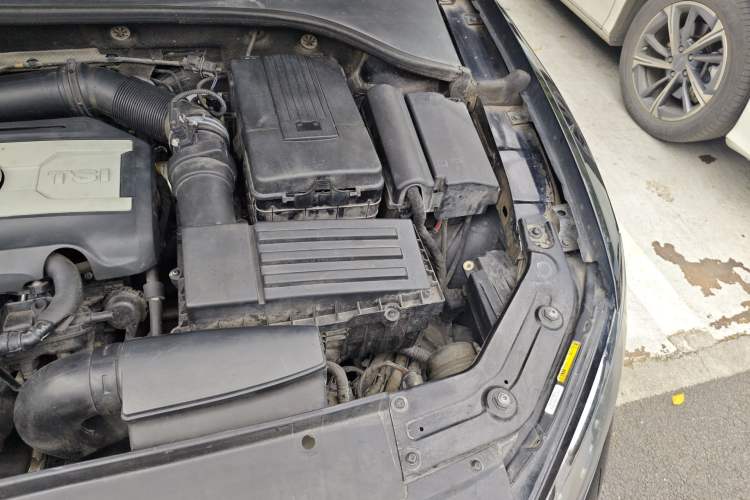Used Volkswagen Passat 2014 1.8TSI DSG Prestige Edition Engine Bay Left
