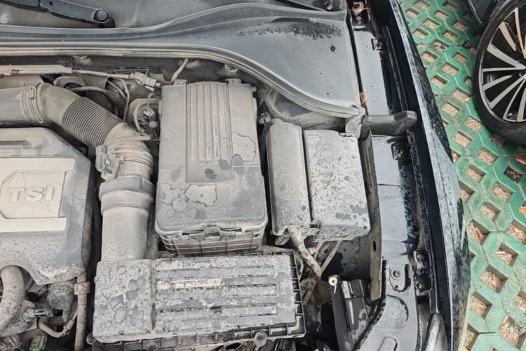 Used Volkswagen Passat 2014 1.8TSI DSG Prestige Edition Engine Bay Left
