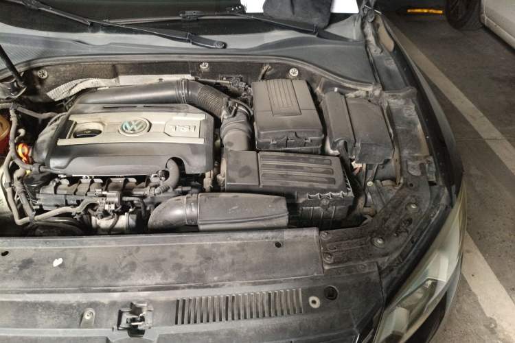 Used Volkswagen Passat 2014 1.8TSI DSG Prestige Edition Engine Bay Left
