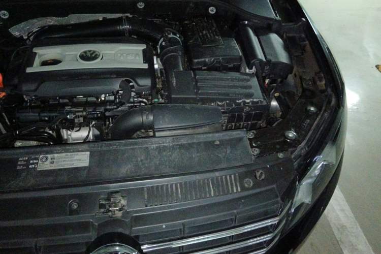 Used Volkswagen Passat 2014 1.8TSI DSG Prestige Edition Engine Bay Left