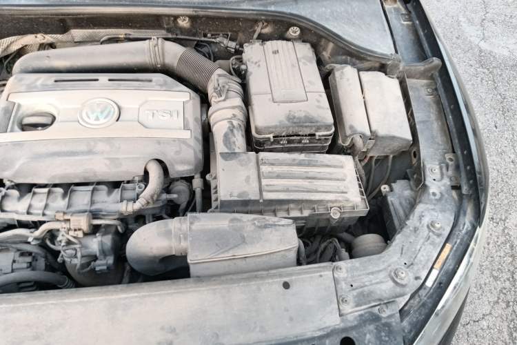 Used Volkswagen Passat 2014 1.8TSI DSG Prestige Navigation Edition Engine Bay Left