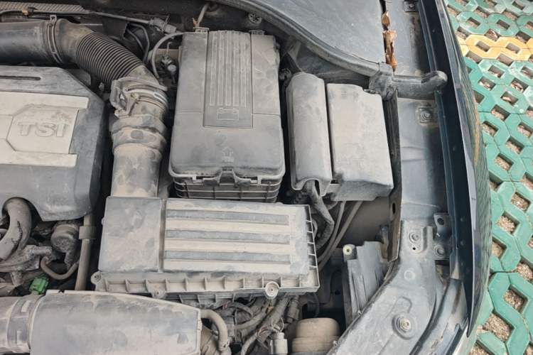 Used Volkswagen Passat 2014 1.8TSI DSG Prestige Edition Engine Bay Left
