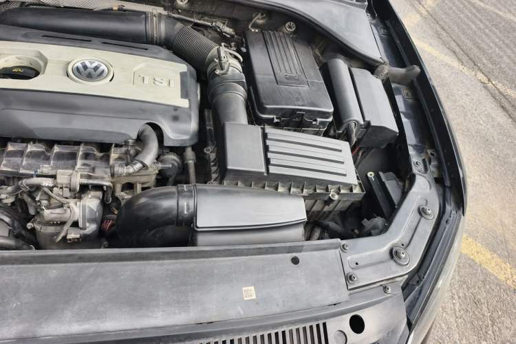 Used Volkswagen Passat 2014 1.8TSI DSG Prestige Edition Engine Bay Left
