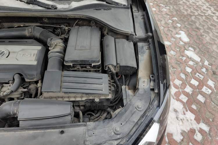 Used Volkswagen Passat 2014 1.8TSI DSG Prestige Edition Engine Bay Left