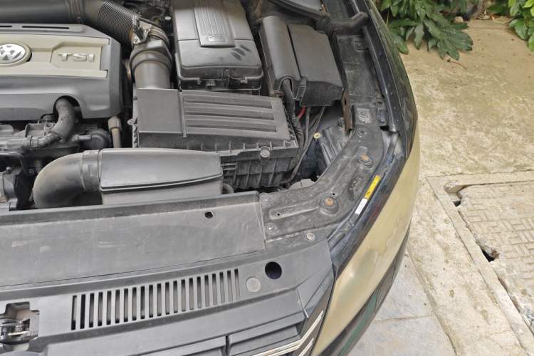 Used Volkswagen Passat 2014 1.8TSI DSG Prestige Edition Engine Bay Left