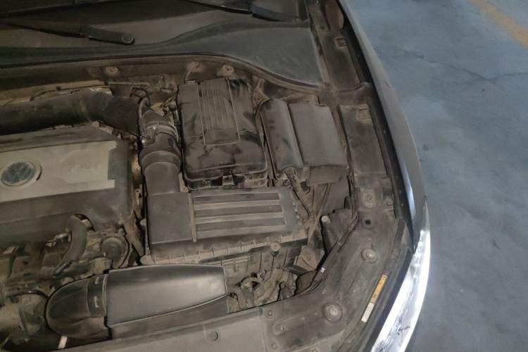 Used Volkswagen Passat 2014 1.8TSI DSG Prestige Edition Engine Bay Left