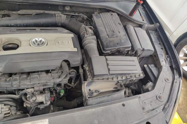 Used Volkswagen Passat 2014 1.8TSI DSG Prestige Edition Engine Bay Left