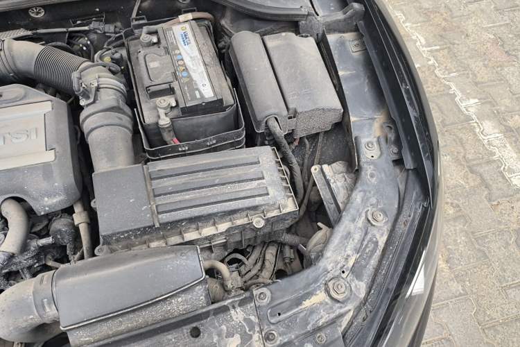 Used Volkswagen Passat 2014 1.8TSI DSG Prestige Edition Engine Bay Left