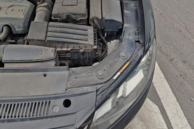 Used Volkswagen Passat 2014 1.8TSI DSG Prestige Edition Engine Bay Left