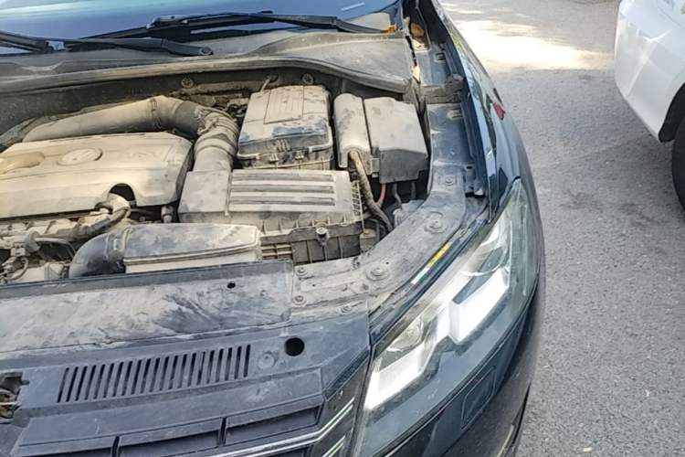 Used Volkswagen Passat 2014 1.8TSI DSG Prestige Edition Engine Bay Left