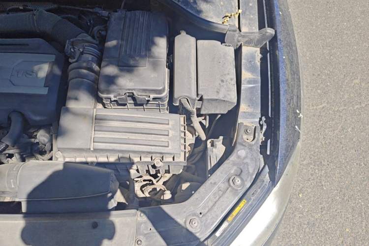Used Volkswagen Passat 2014 1.8TSI DSG Prestige Navigation Edition Engine Bay Left