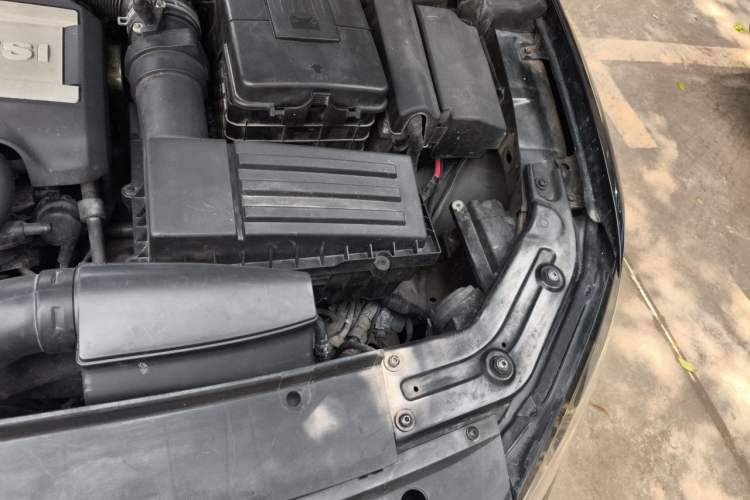 Used Volkswagen Passat 2014 1.8TSI DSG Prestige Edition Engine Bay Left