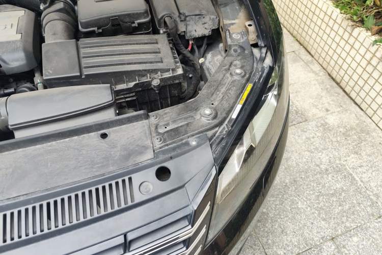 Used Volkswagen Passat 2014 1.8TSI DSG Prestige Edition Engine Bay Left