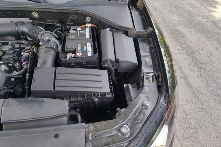 Used Volkswagen Passat 2014 1.8TSI DSG Luxury Edition Engine Bay Left