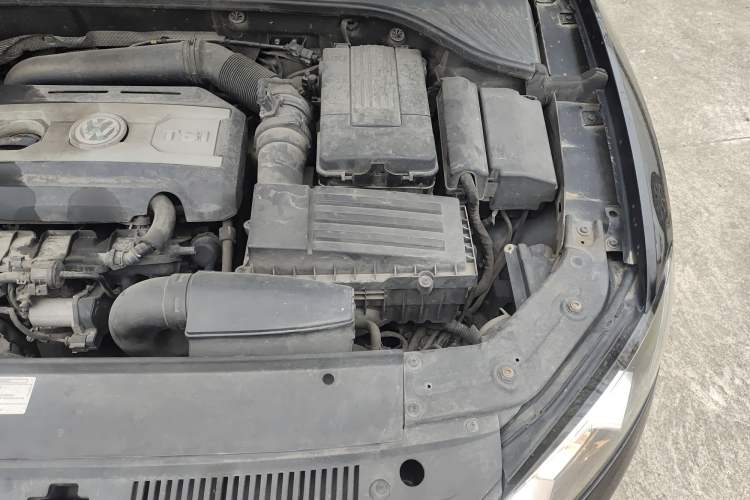 Used Volkswagen Passat 2014 1.8TSI DSG Prestige Edition Engine Bay Left