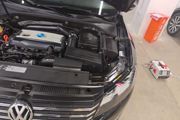 Used Volkswagen Passat 2014 1.8TSI DSG Prestige Edition Engine Bay Left