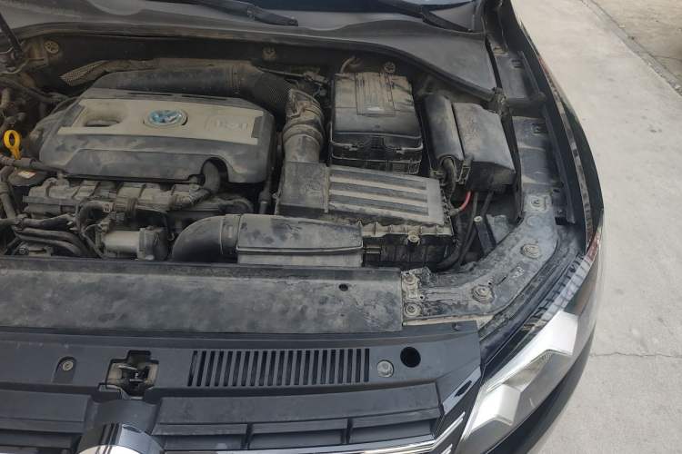 Used Volkswagen Passat 2014 1.8TSI DSG Prestige Edition Engine Bay Left