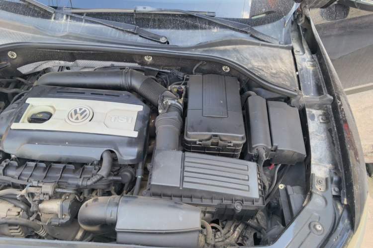 Used Volkswagen Passat 2014 1.8TSI DSG Prestige Edition Engine Bay Left