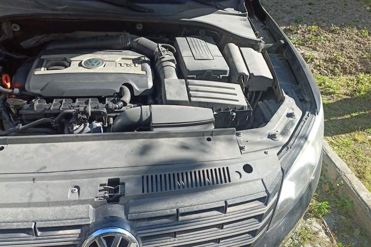 Used Volkswagen Passat 2014 1.8TSI DSG Prestige Navigation Edition Engine Bay Left