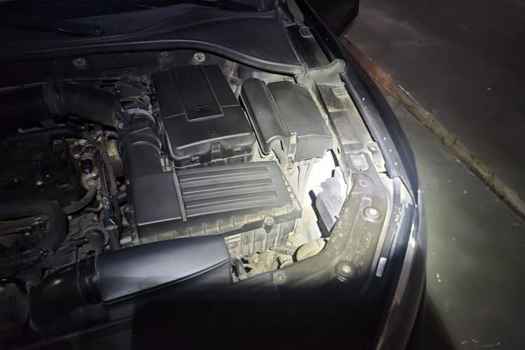 Used Volkswagen Passat 2014 1.8TSI DSG 30th Anniversary Edition Engine Bay Left