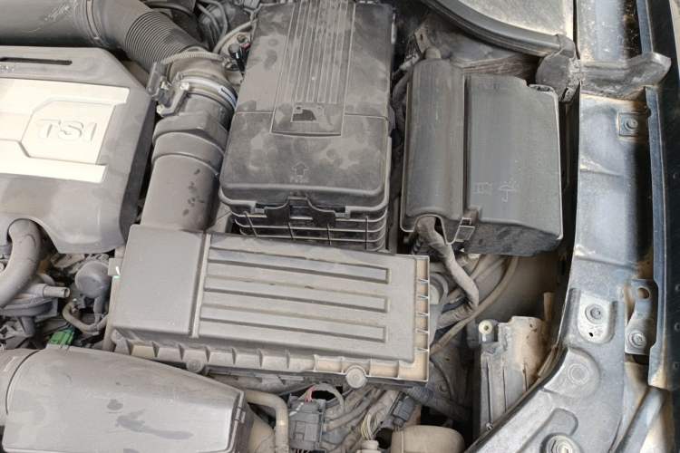 Used Volkswagen Passat 2014 1.8TSI DSG Prestige Navigation Edition Engine Bay Left